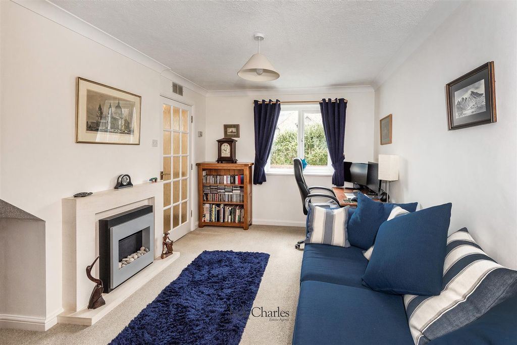 Property photo 3 of 12 118 Douglas Rd, Tn9 2Ue 003.Jpg