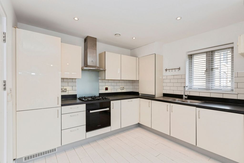 Property photo 3 of 18 Pbox-Img.Jpg