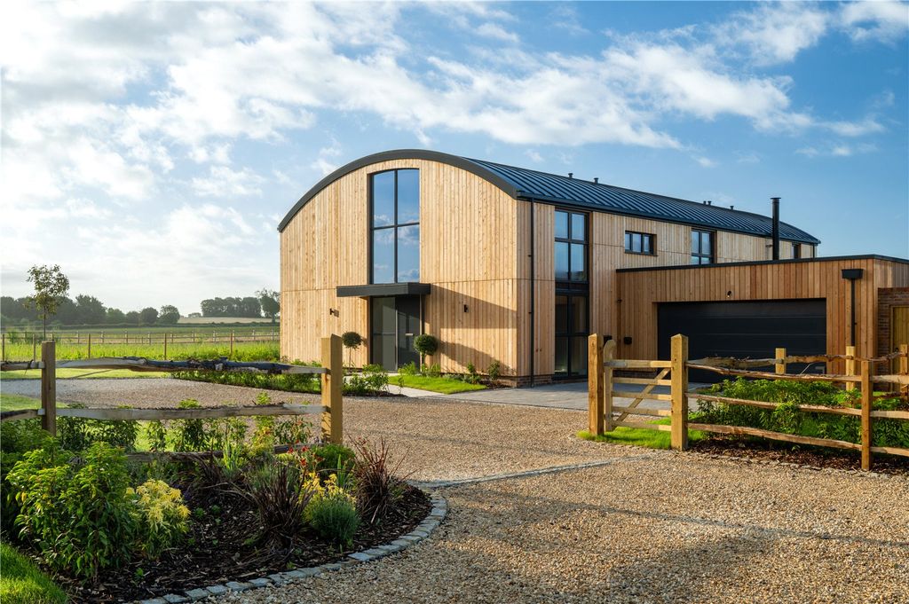 Property photo 1 of 11 Lindhay Barn