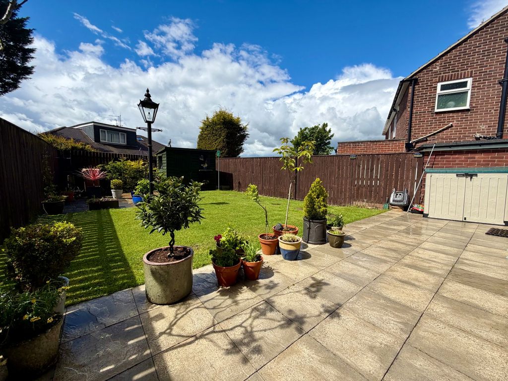 Property photo 2 of 14 Garden