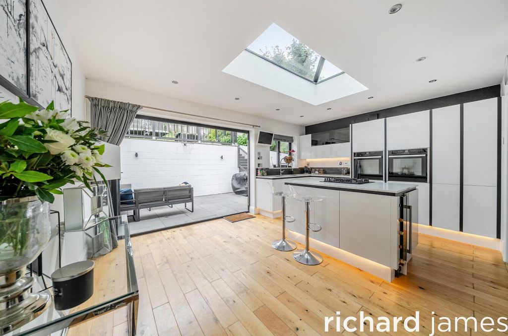 Property photo 2 of 12 52667A3483034E8Daa0574c3871d07Ff