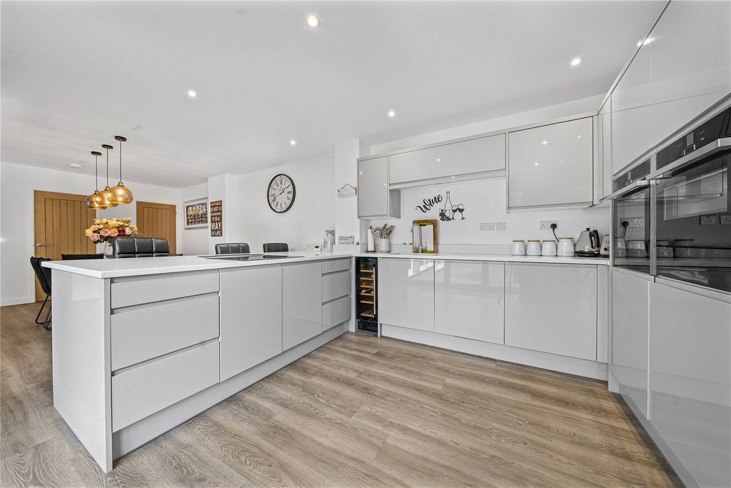 Property photo 3 of 28 Picture No. 14