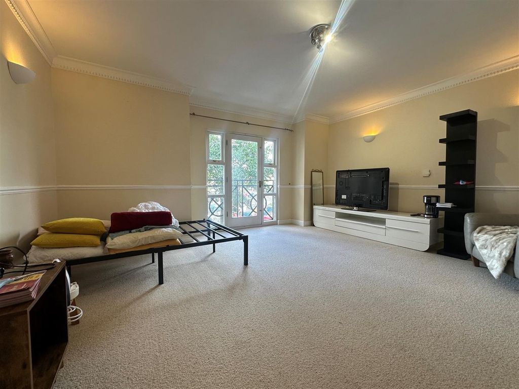 Property photo 2 of 9 Coopers Estate Agents