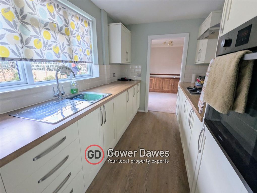 Property photo 3 of 15 Kitchen