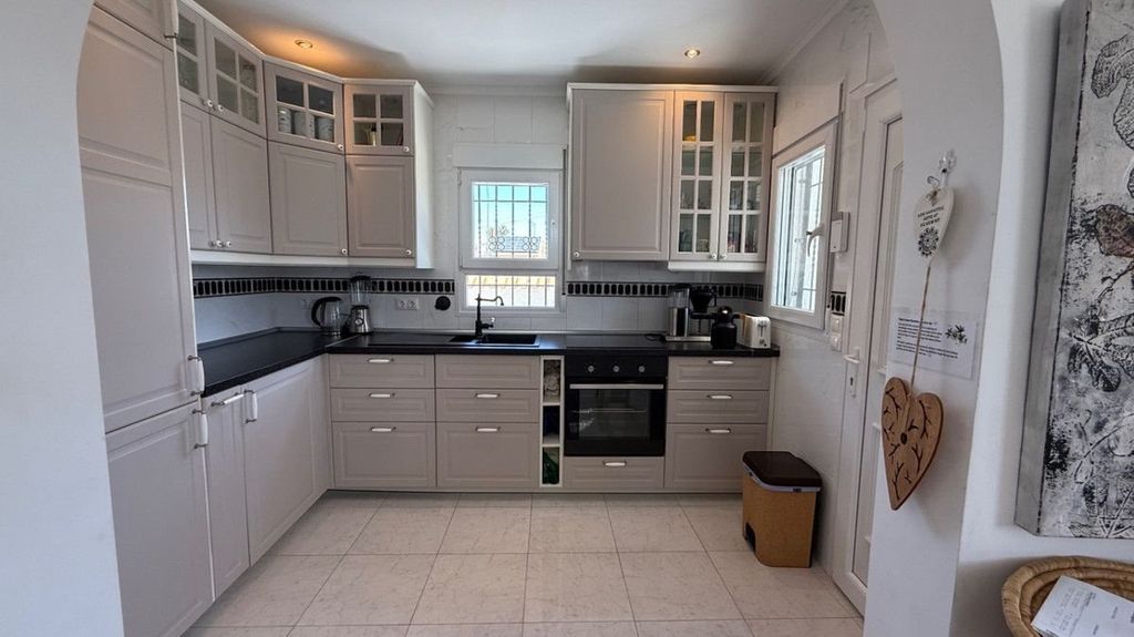 Property photo 2 of 50