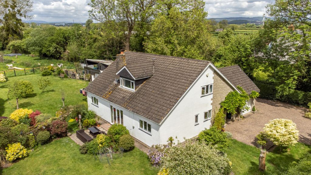 Property photo 2 of 33