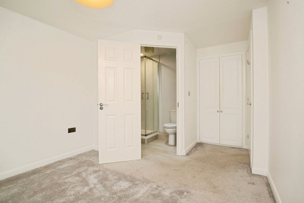Additional image 8 of 2 bed flat for saleFlavius Close, Caerleon, Newport NP18