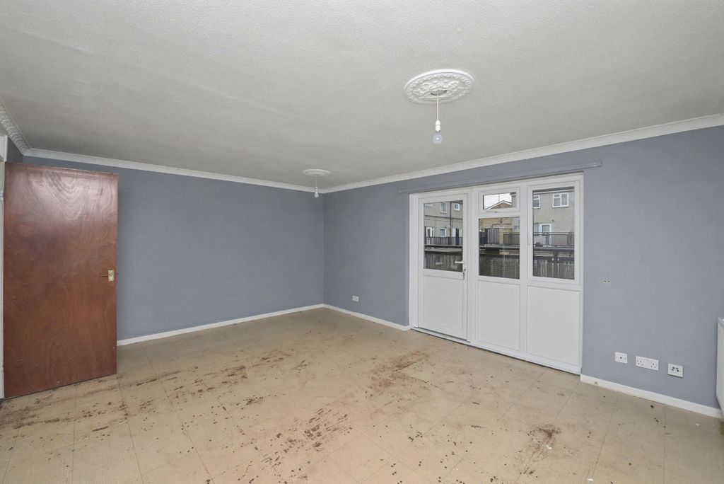 Property photo 2 of 13 17 Mallard Walk, Sidcup, Kent, Da14 6Sg