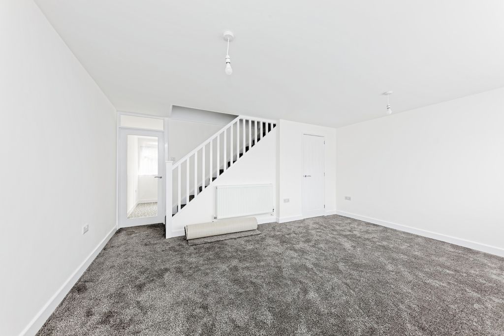 Property photo 3 of 16 Photo