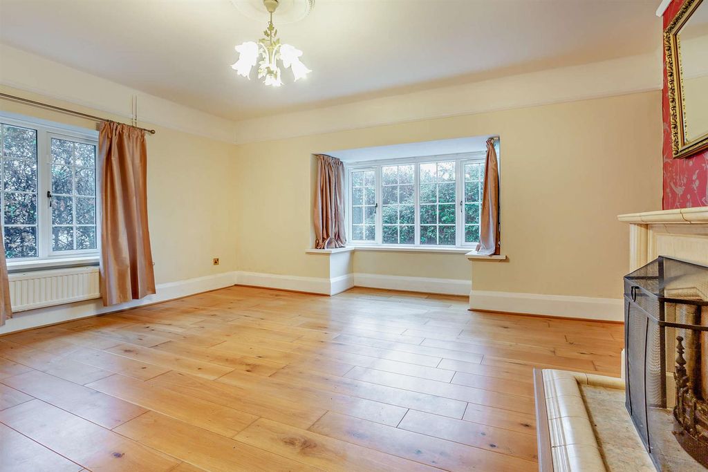 Property photo 2 of 16 8670899-Interior25-800.Jpg