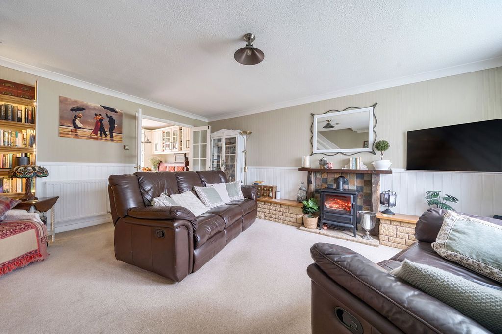 Property photo 2 of 21