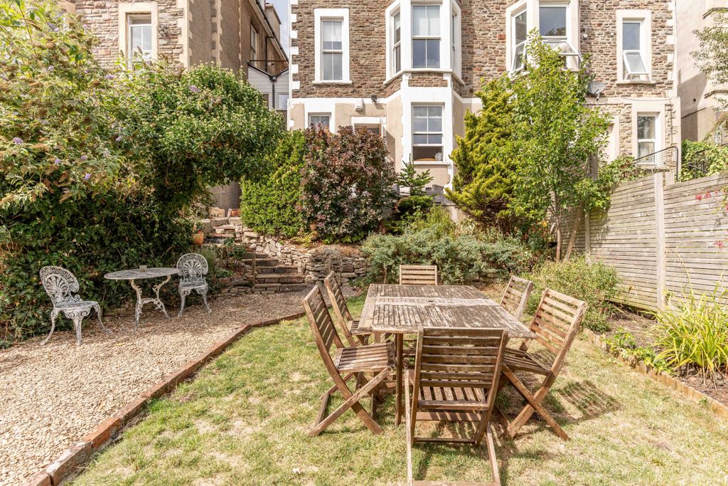 Property photo 1 of 18 679661_16_13446480