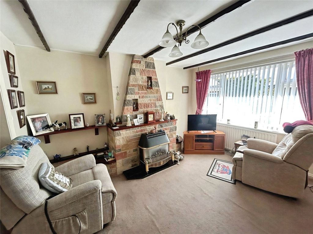 Property photo 2 of 21 Lounge