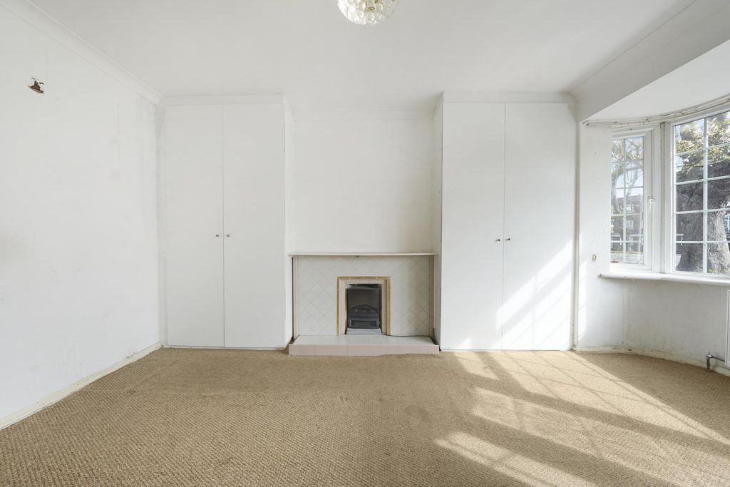 Property photo 3 of 19 Reception 1