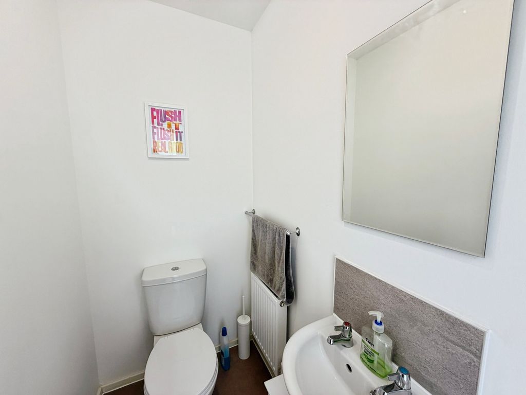 Property photo 3 of 14 W/C