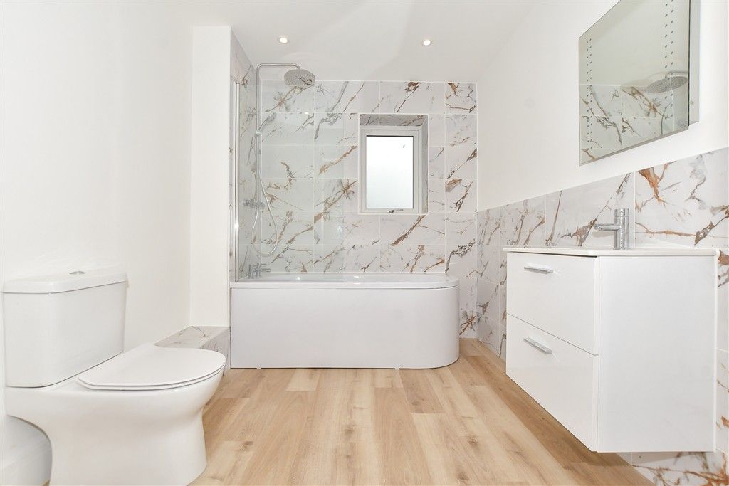 Property photo 1 of 12 En-Suite Bathroom
