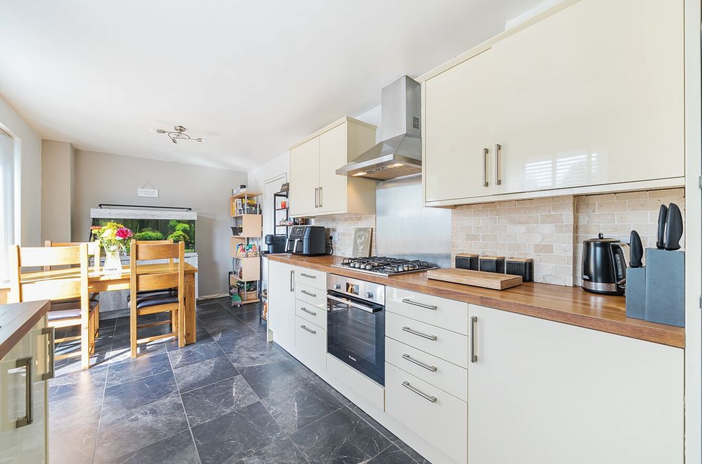 Property photo 2 of 17 1340536-21-689c62Fe48503