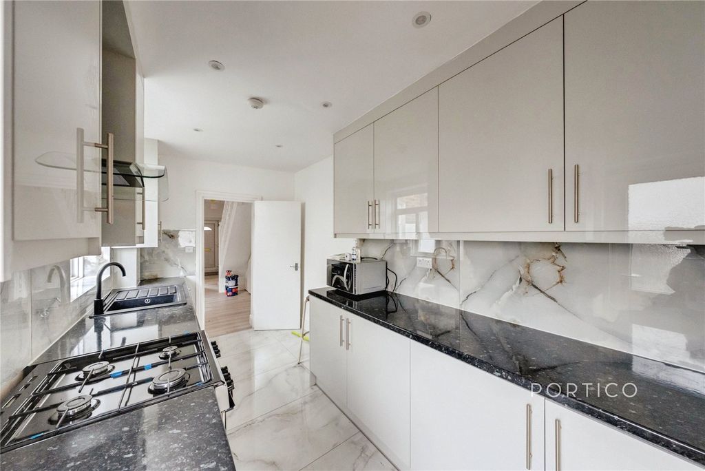 Property photo 3 of 23 Picture No. 06