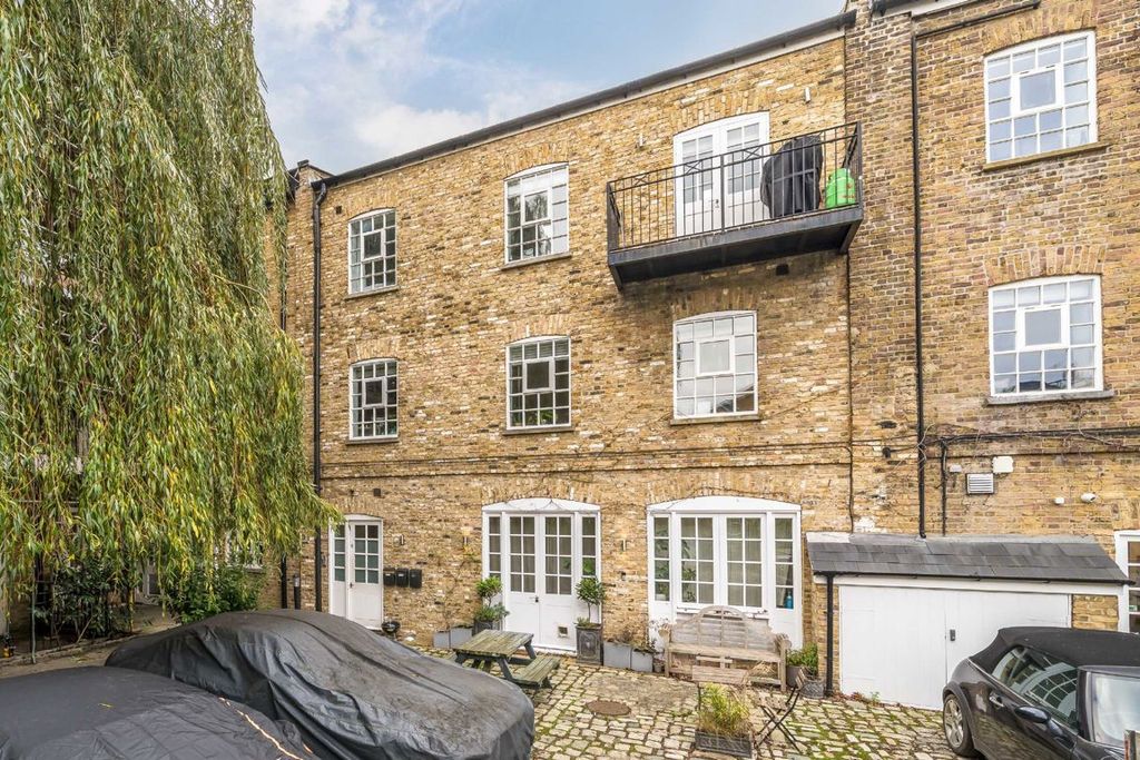 Property photo 1 of 6