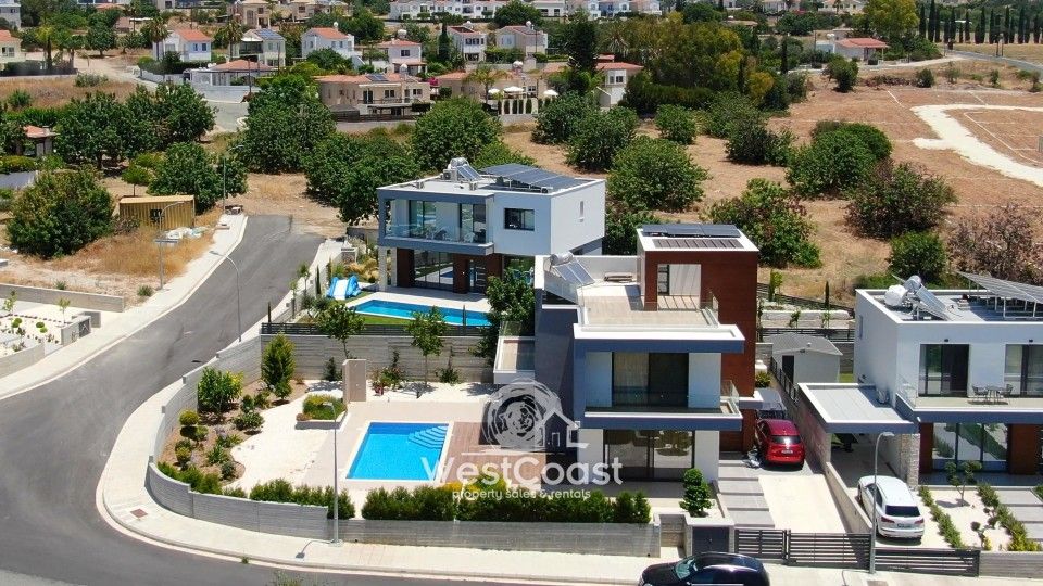 Property photo 3 of 3