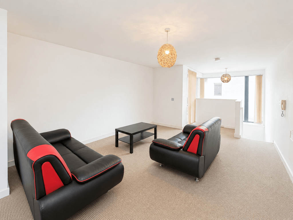 Property photo 2 of 10 Living Space