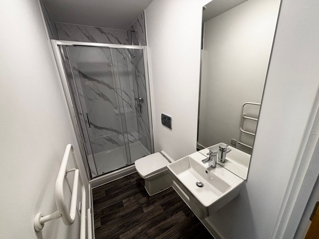 Property photo 2 of 6 Bathroom