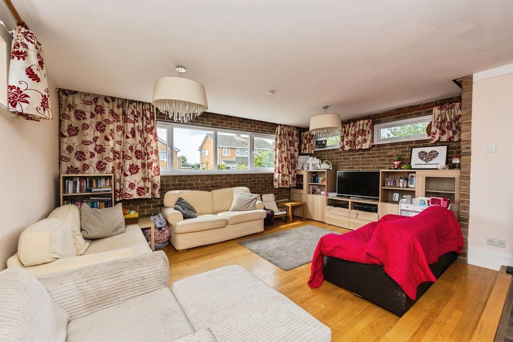 Property photo 3 of 16