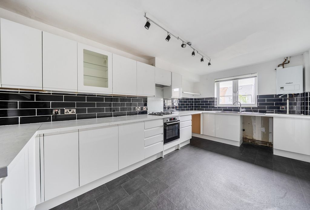 Property photo 3 of 22 1481195-19-6A3400...
