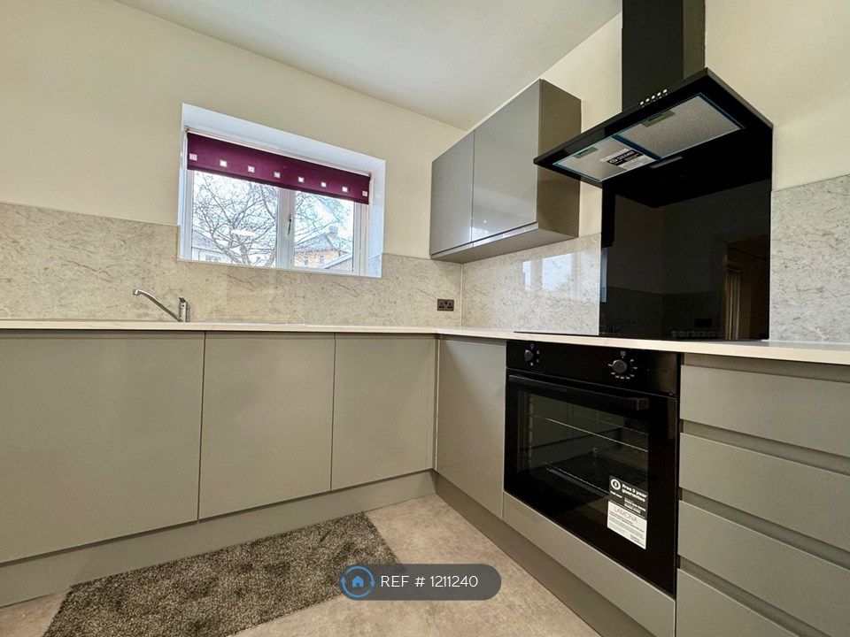 Property photo 2 of 10 Kitchen