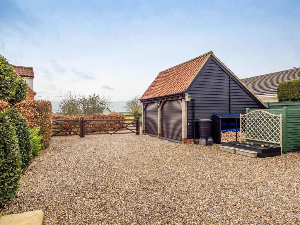 Property photo 2 of 31