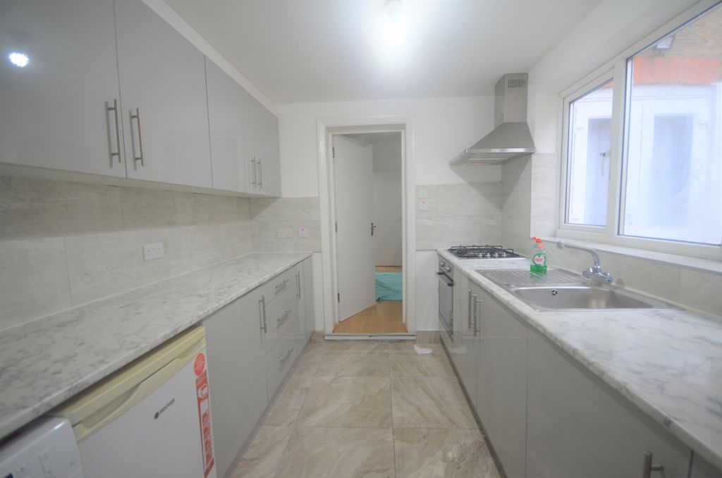 Property photo 1 of 12 Three Bedroom House