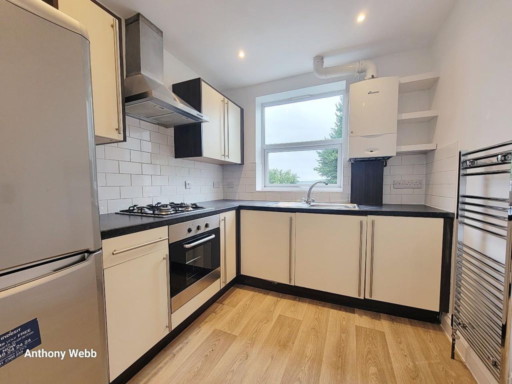 Property photo 1 of 10 Kitchen