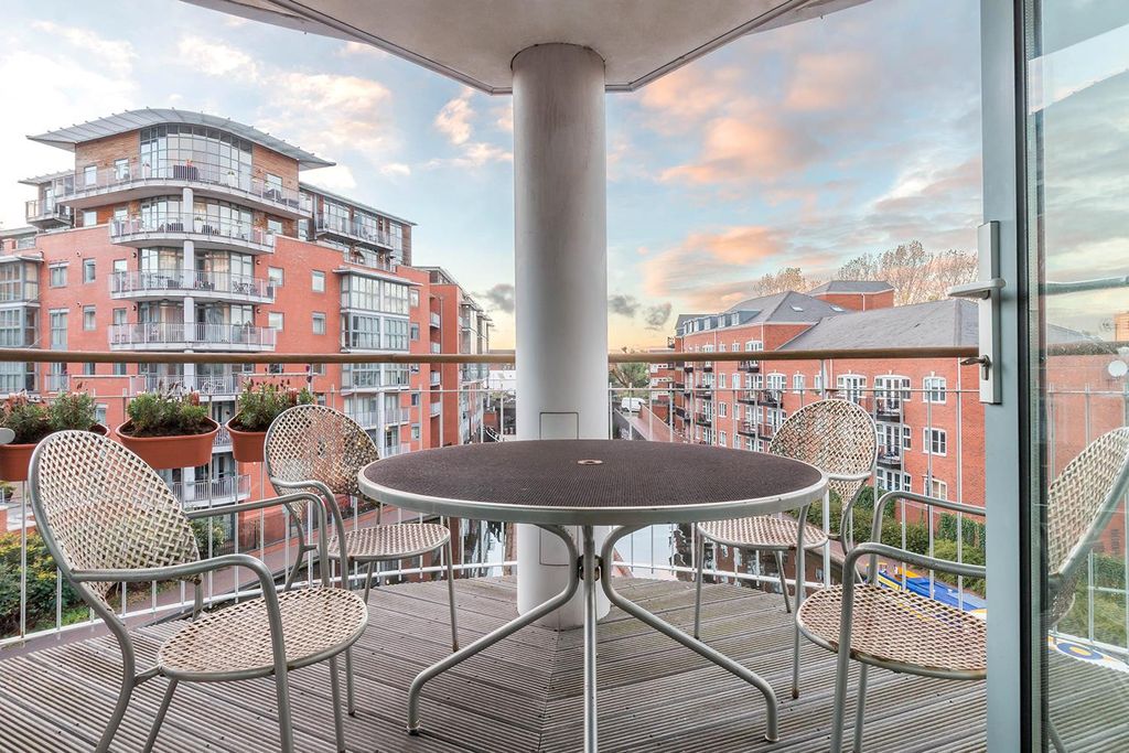 Property photo 3 of 18 Balcony