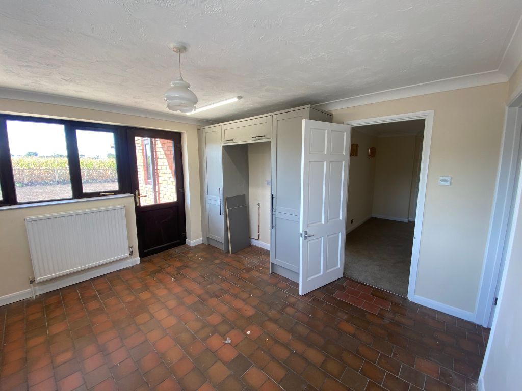 Property photo 3 of 9 Kitchen