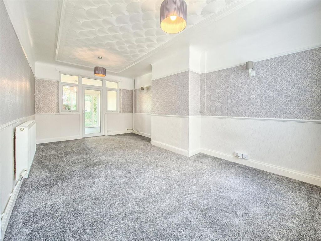 Property photo 2 of 21 Living Room