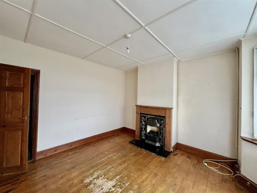 Property photo 2 of 13 Lounge