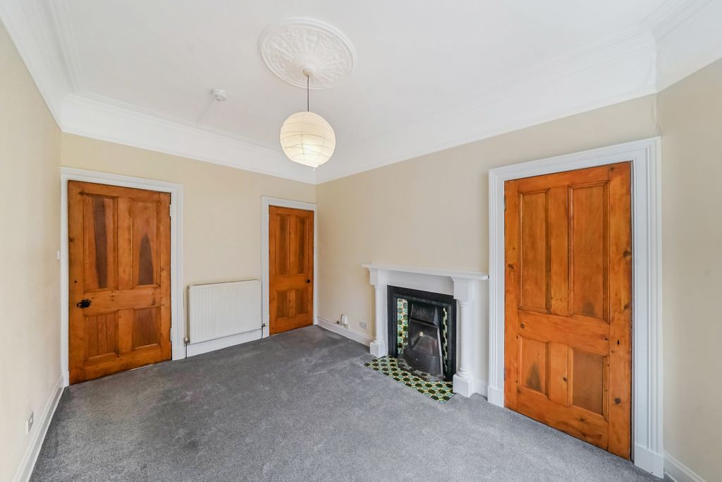 Property photo 3 of 10 Lounge