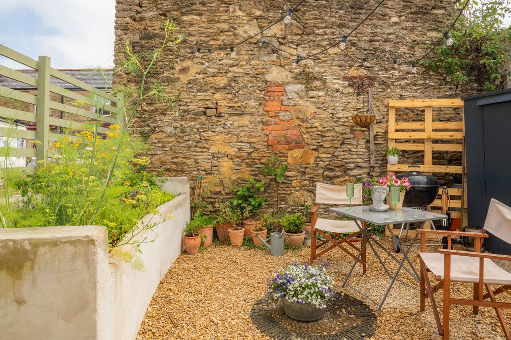 Property photo 3 of 32