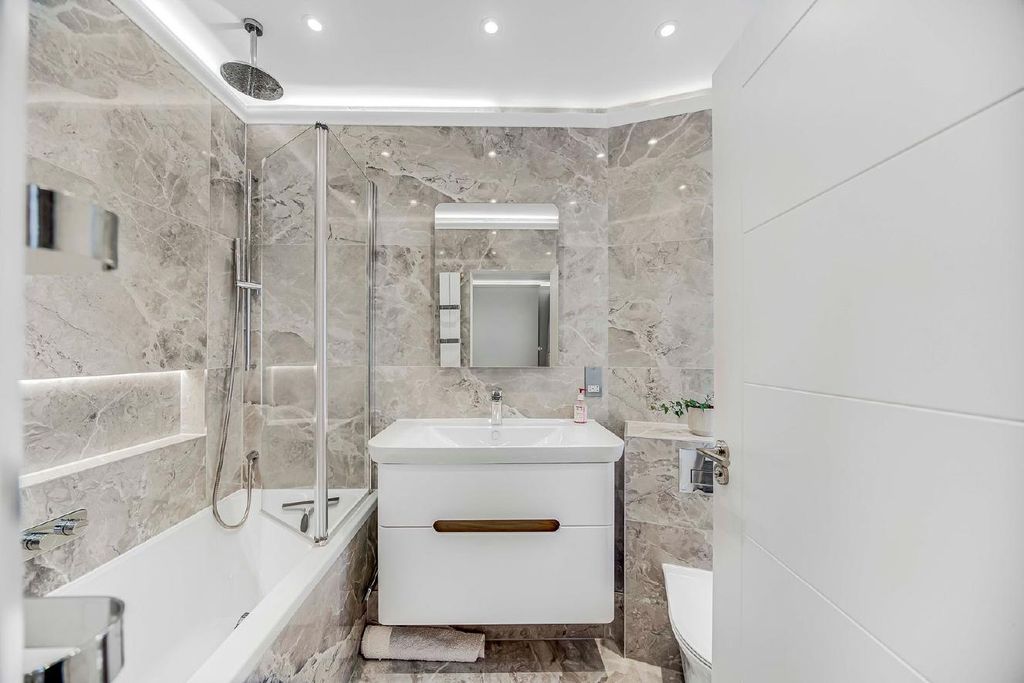 Property photo 3 of 16 Picture 3