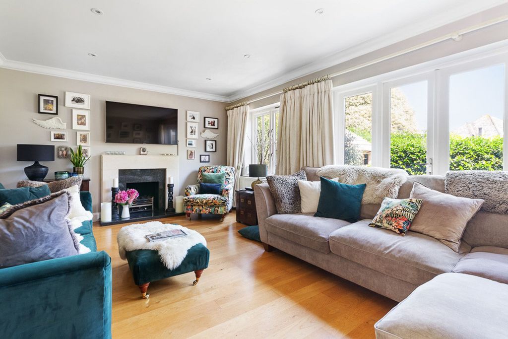 Property photo 2 of 25