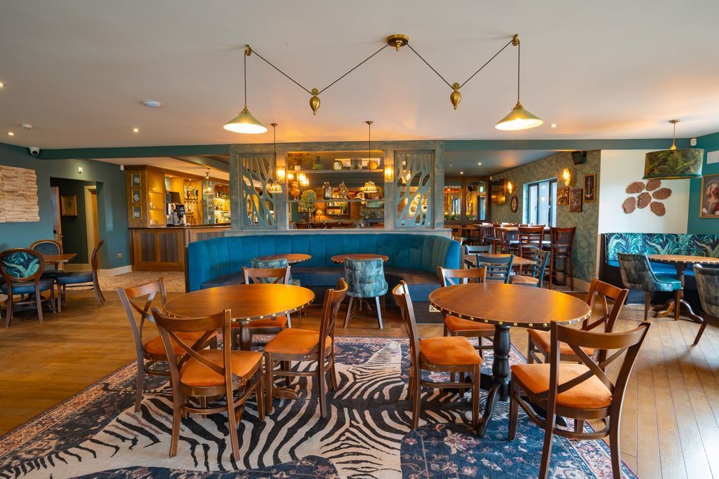 Property photo 2 of 16 Restaurant And Bar With Stylish Seating At Rye Harbour Holiday Park In Sussex