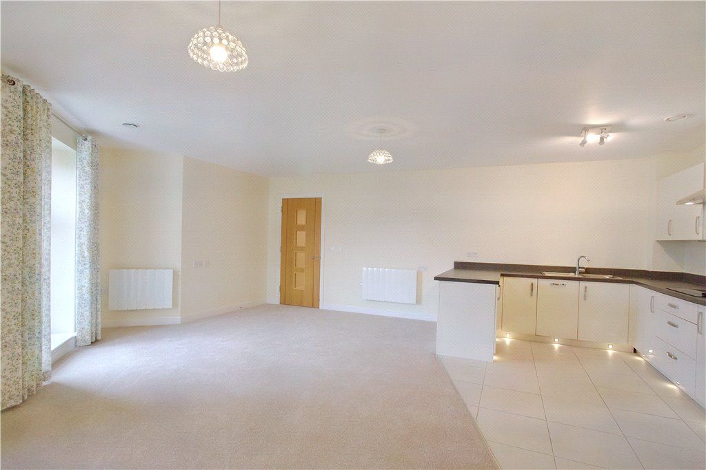 Property photo 3 of 11 Living Area