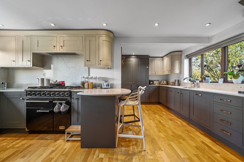 Property photo 3 of 49 Millhill-Kitchen
