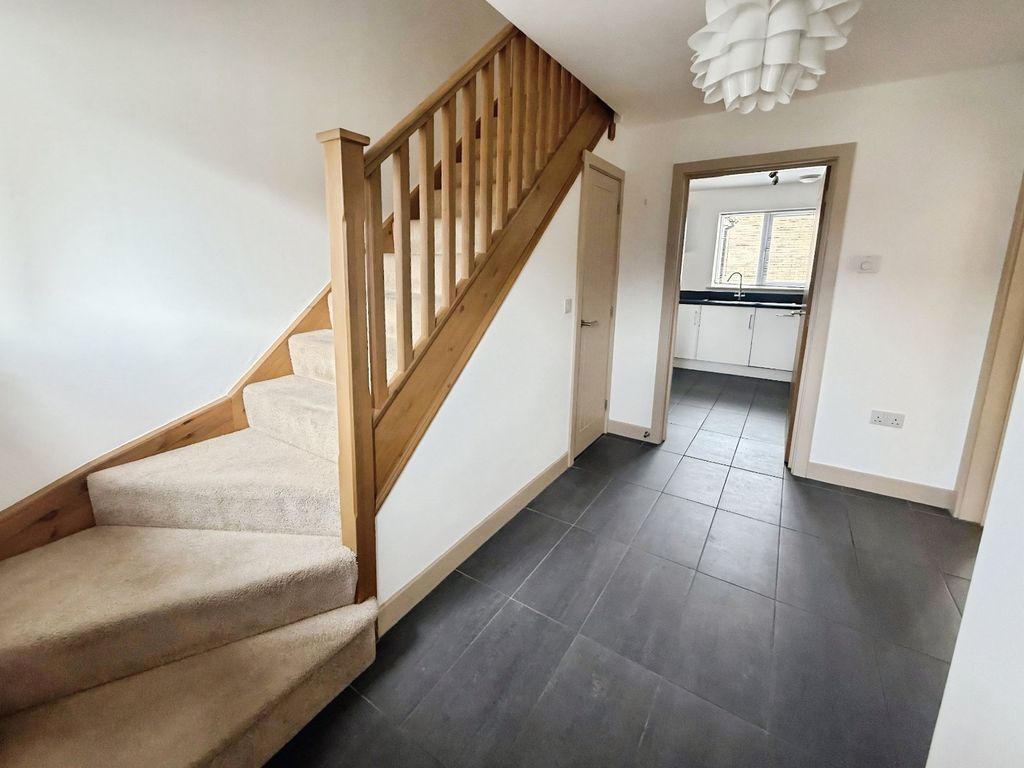 Property photo 2 of 24 Entrance Hall