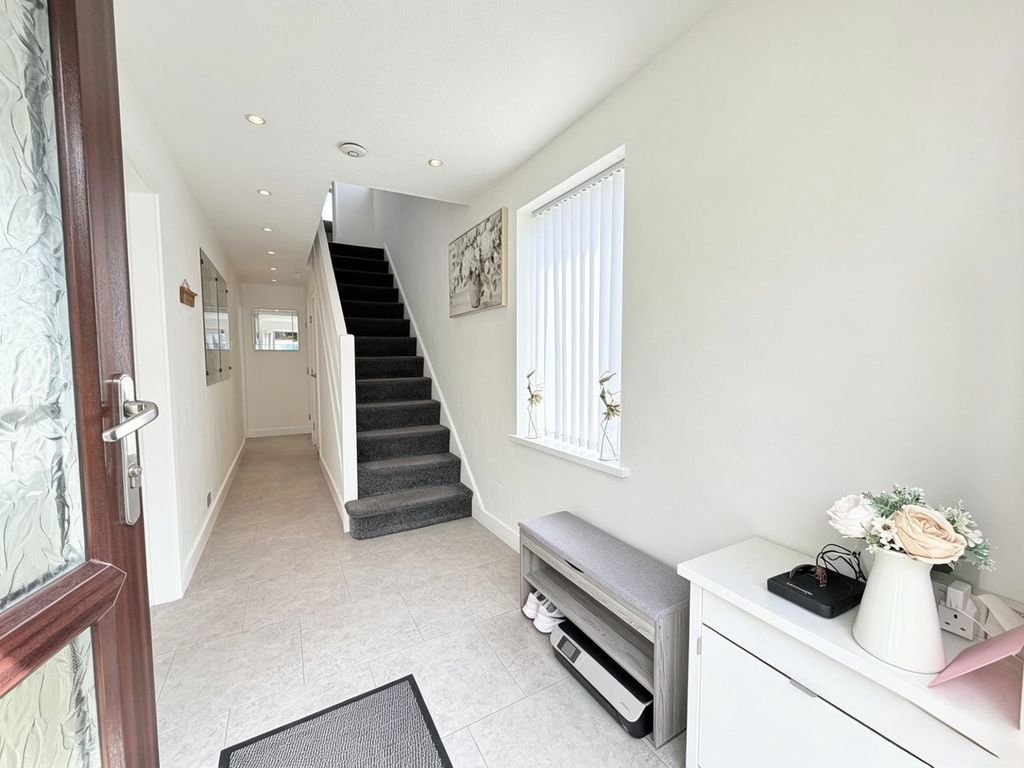 Property photo 2 of 32