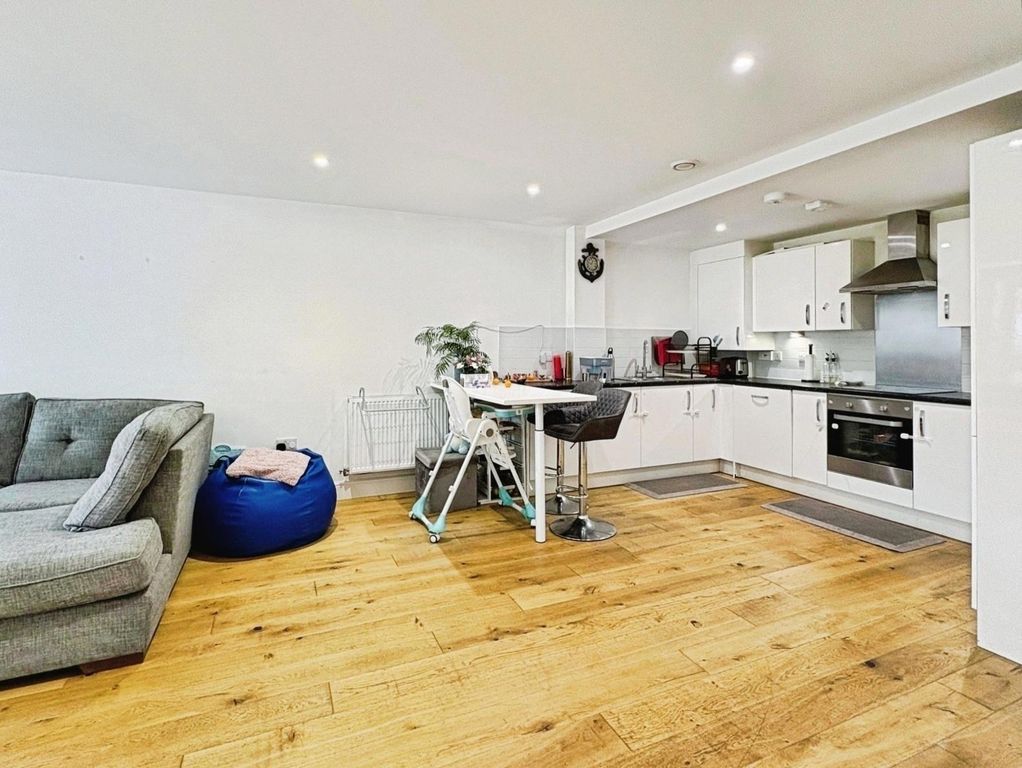 Property photo 3 of 10 Pbox-Img.Jpg