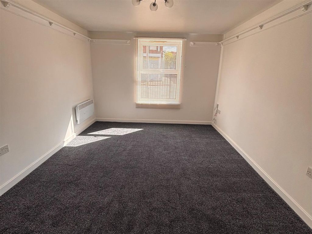 Property photo 3 of 10 Lounge...Jpg