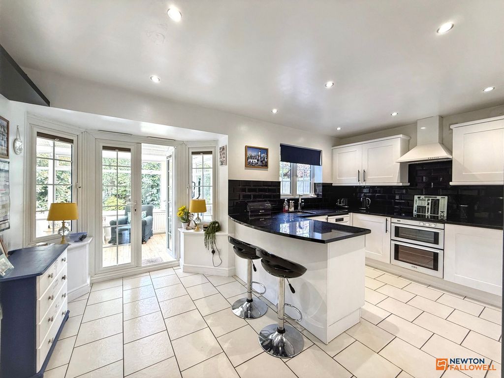 Property photo 2 of 32