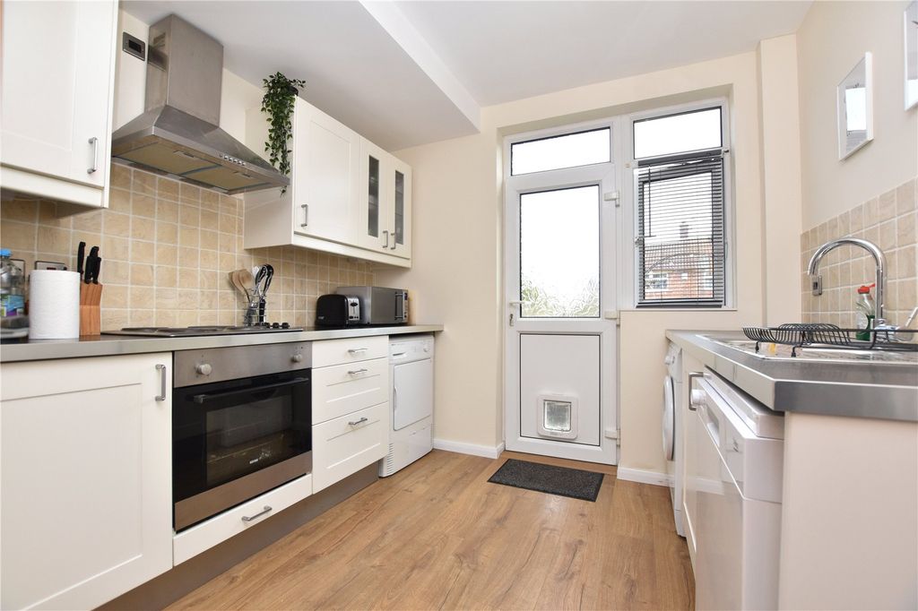 Property photo 2 of 18 Picture No. 16