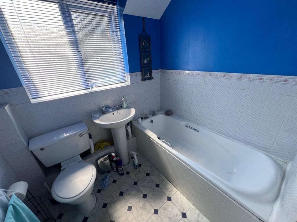 Property photo 3 of 8 Bathroom.Jpg